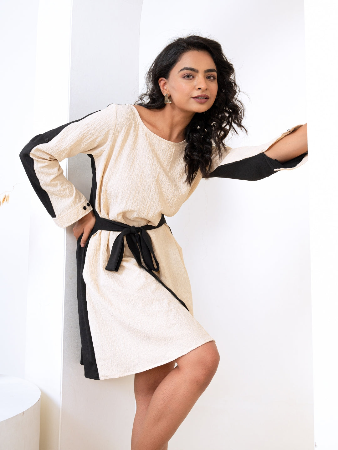 Italian Crepe Beige & Black Short Dress With Belt
