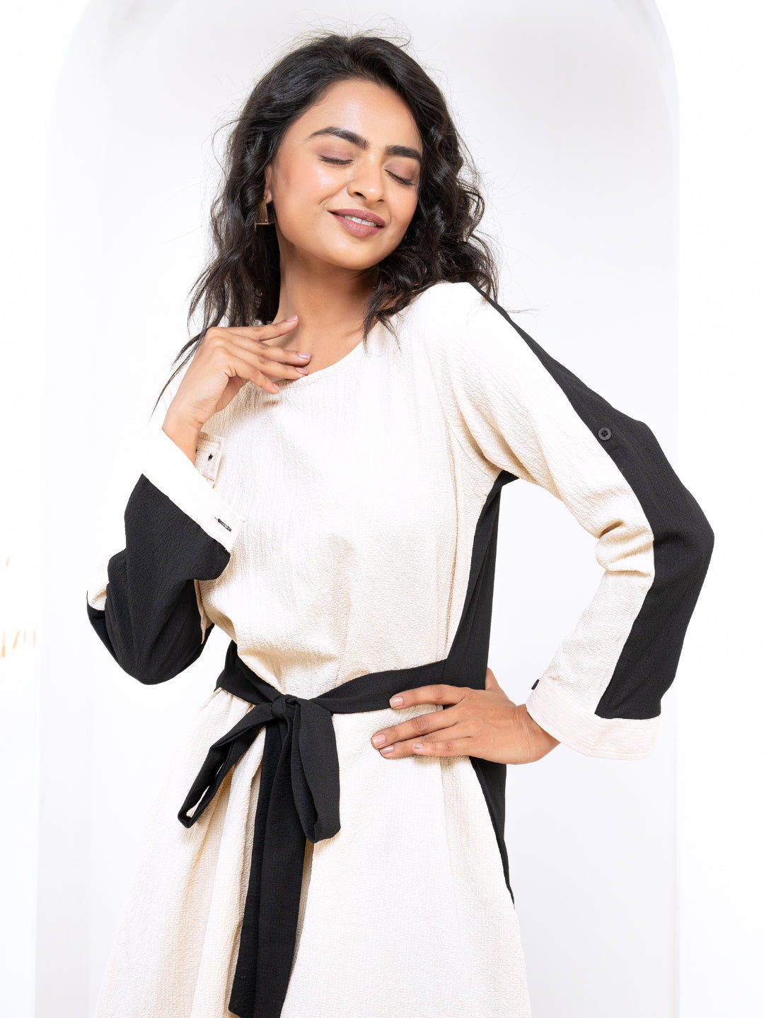 Italian Crepe Beige & Black Short Dress With Belt