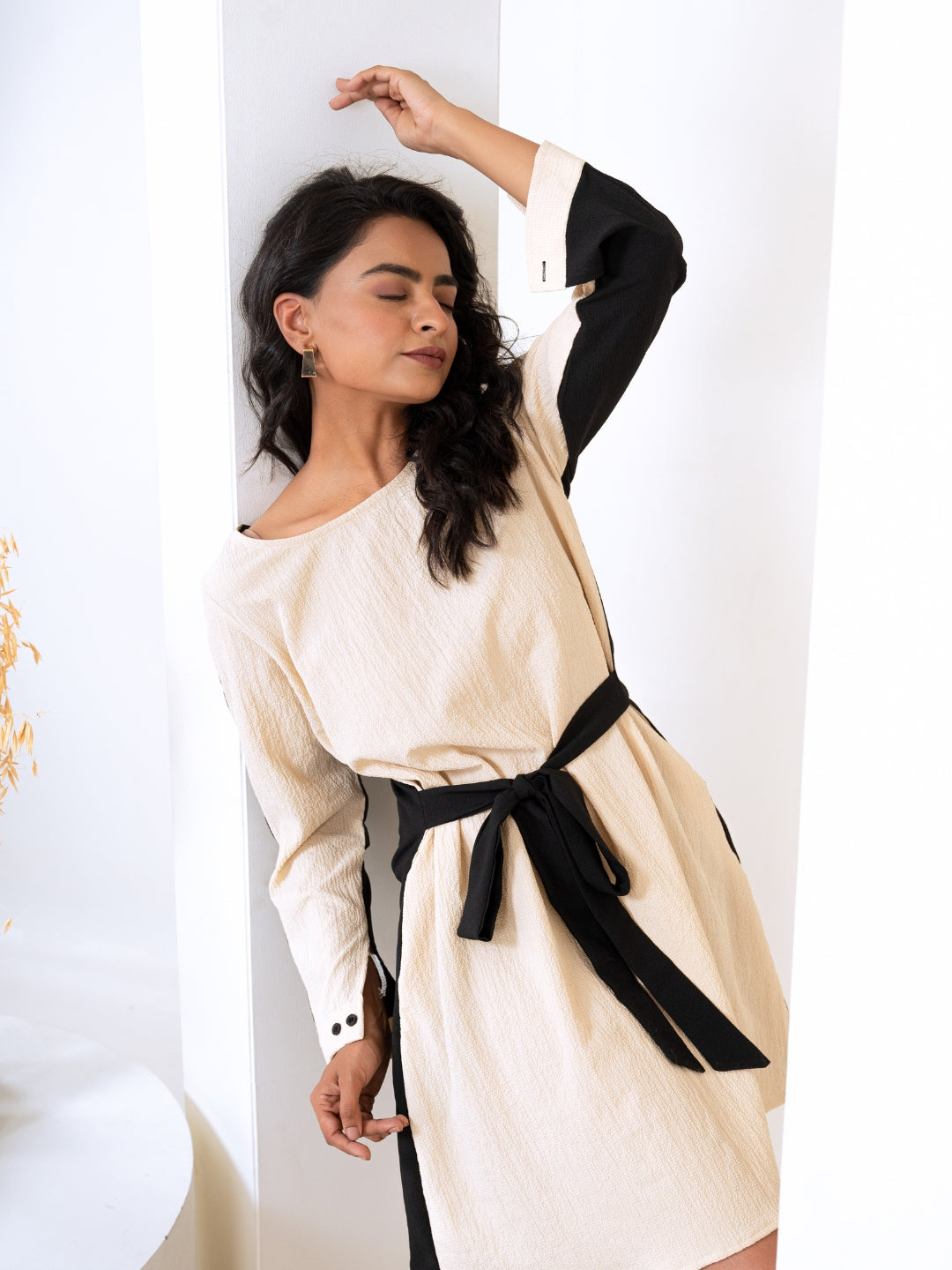 Italian Crepe Beige & Black Short Dress With Belt